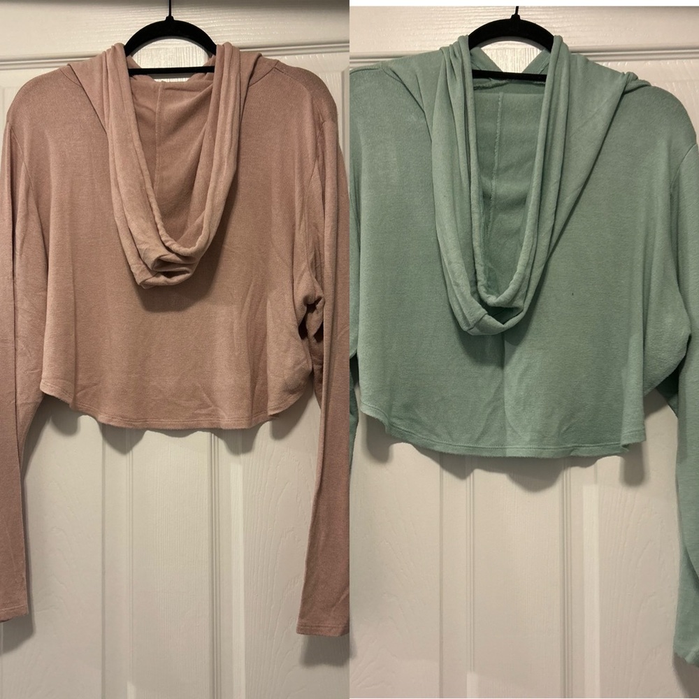 Lightweight cropped hooded sweaters